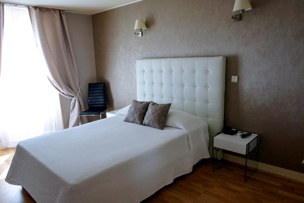 פריז Hotel Du Mont Blanc חדר תמונה